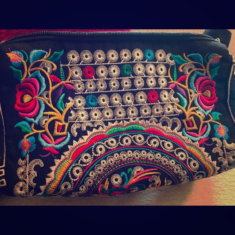 Handmade indigenous pattern embroidery bag
